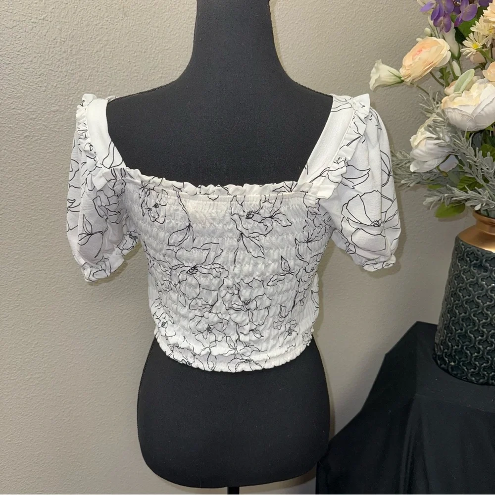 Monteau LA Smocked Puff Sleeve Crop Top White Floral Cottagecore - Picture 3 of 8